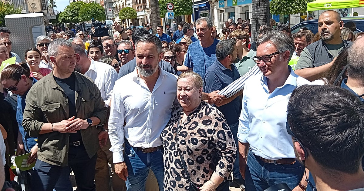Abascal pide el voto para Vox en Puente Genil «sin miedo ante el sanchismo» en defensa de la prioridad nacional