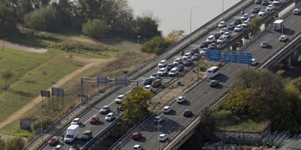 Muere una persona en un accidente múltiple entre cinco vehículos en la autovía A-49