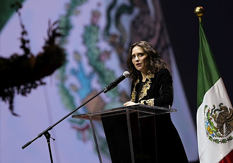 Ayuso rinde homenaje a Hernán Cortés y a Isabel la Católica y defiende el mestizaje frente al odio
