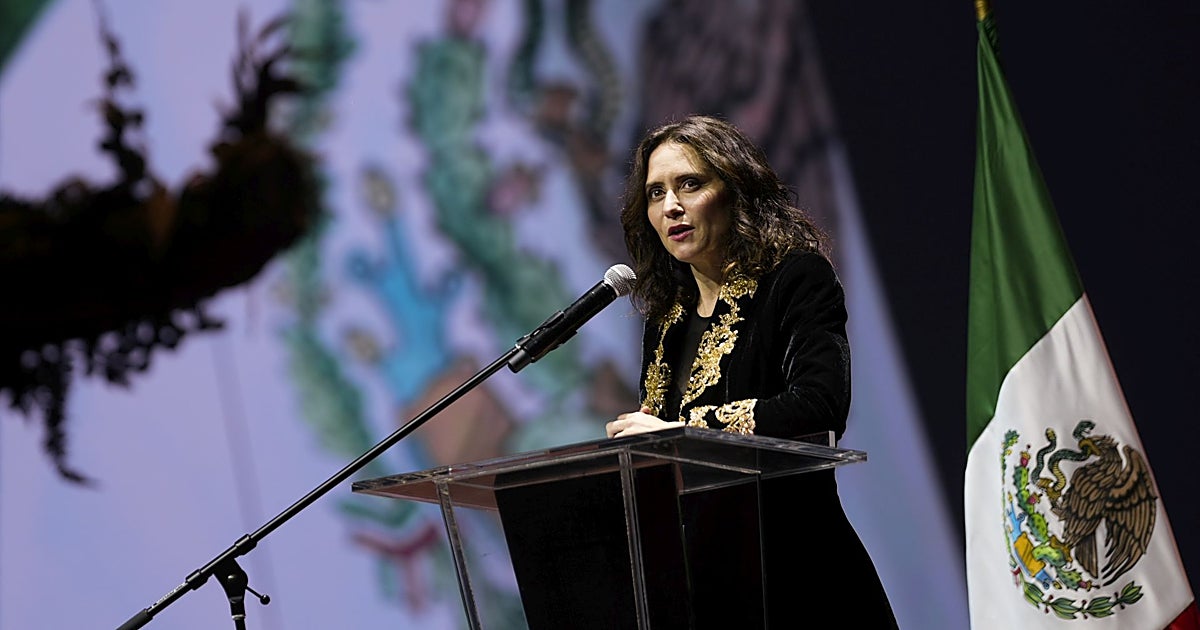 Ayuso rinde homenaje a Hernán Cortés y a Isabel la Católica y defiende el mestizaje  frente al odio