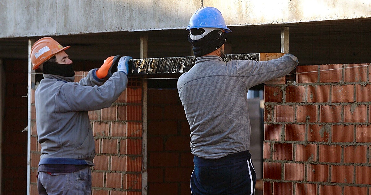 El desempleo cae en abril con 2.375 parados menos en Castilla-La Mancha