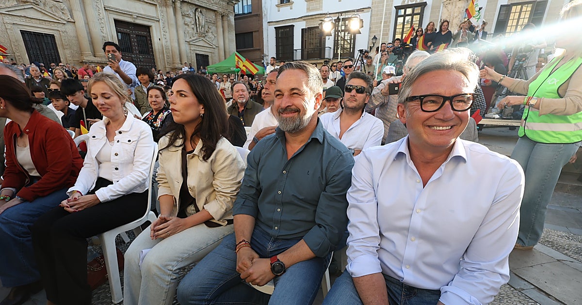 Santiago Abascal acusa a Juanma Moreno de aplicar el método Rajoy