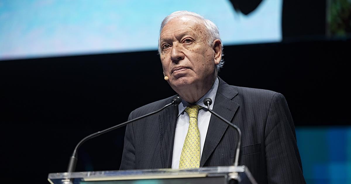 Margallo lamenta que la política exterior esté «construida para hacer de Sánchez una especie de Fidel Castro»