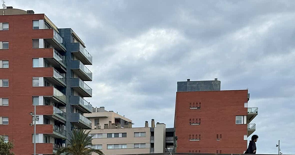 Albiol acusa a seis miembros de las juventudes de ERC de «destrozar» el mobiliario urbano de Badalona