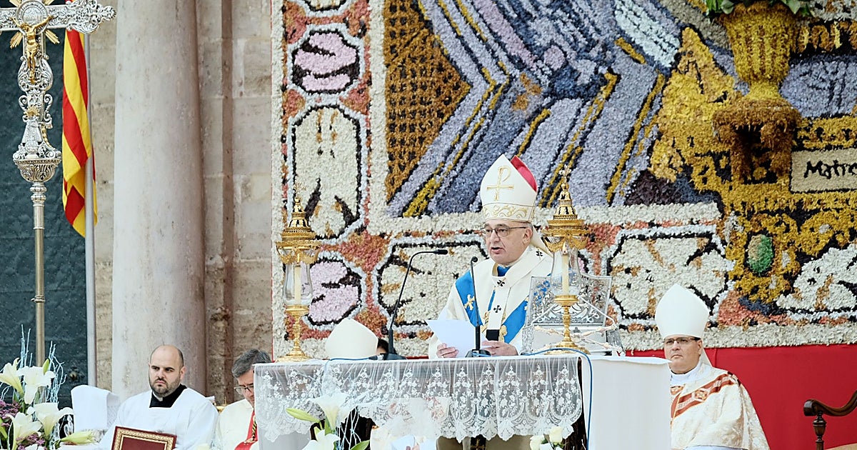 El arzobispo de Valencia comulga con el 'no a la guerra' del Papa León XIV: «Los cristianos no tenemos otro camino»
