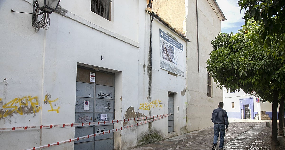 El convento de Regina de Córdoba sufre caída de cascotes por un desprendimiento