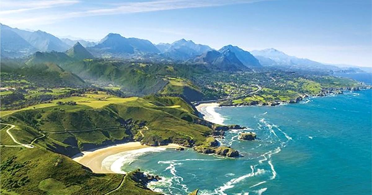 La mejor playa de Asturias está en este pueblo pesquero: cuál es, dónde está y cómo llegar