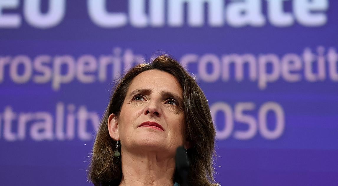 Ribera autoriza 1.500 millones al campo andaluz y extremeño en plena campaña electoral