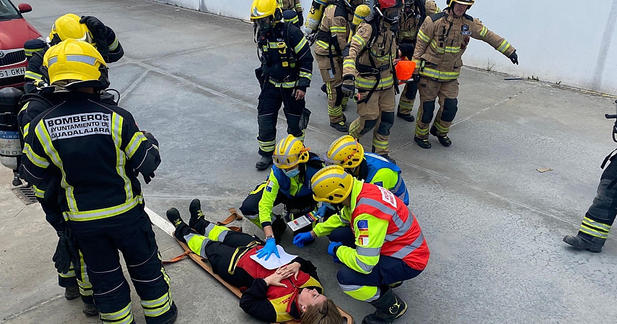Un centenar de efectivos de emergencias participa en un simulacro por una alerta química en Quer