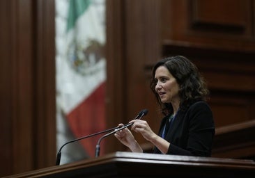 Ayuso acusa al Gobierno de «abandonar y poner en peligro» a la delegación en México