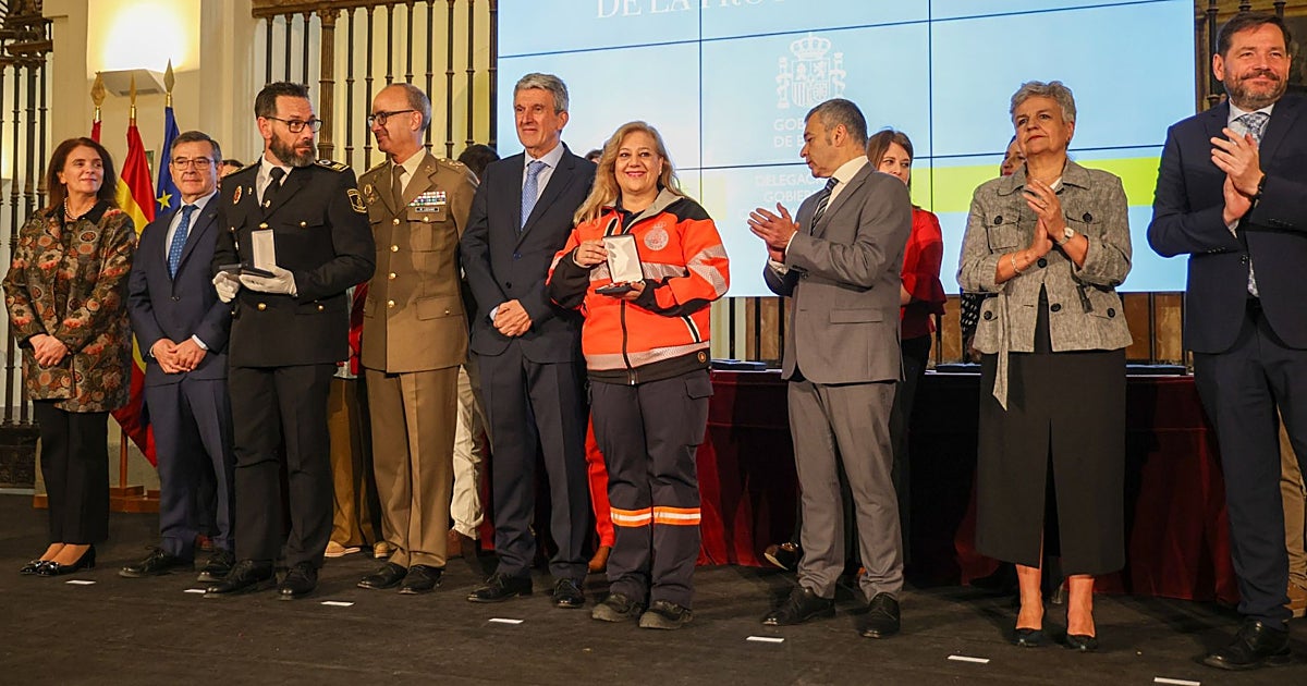 Toledo reconoce el «trabajo silencioso» de los 73 galardonados que velan por la seguridad ciudadana