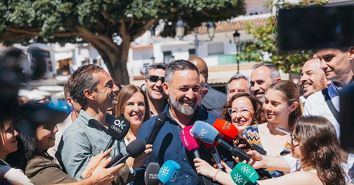 Abascal ataca a Juanma Moreno: «No quiere hablar de los problemas de los andaluces y se pone a cantar»