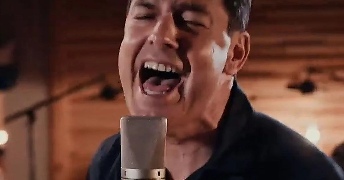 La música de la campaña: del 'cantante' Juanma Moreno a 'Tengo el poder', de María Jesús Montero