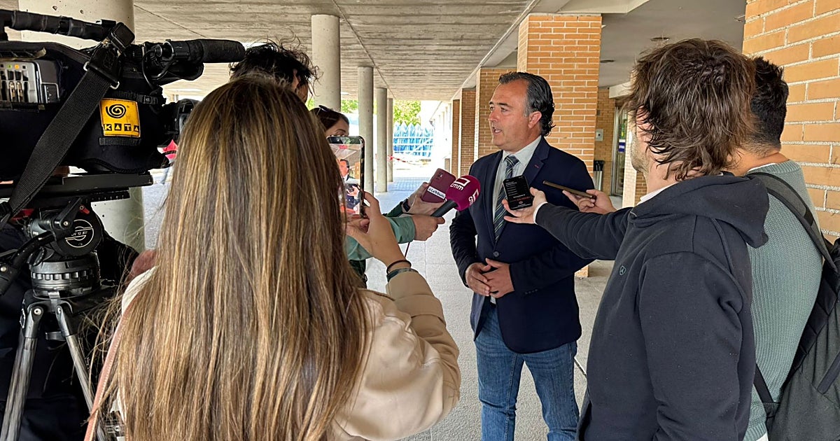 Vox dice que Page tiene guardada en un garaje la UVI móvil que prometió en 2018 para Talavera