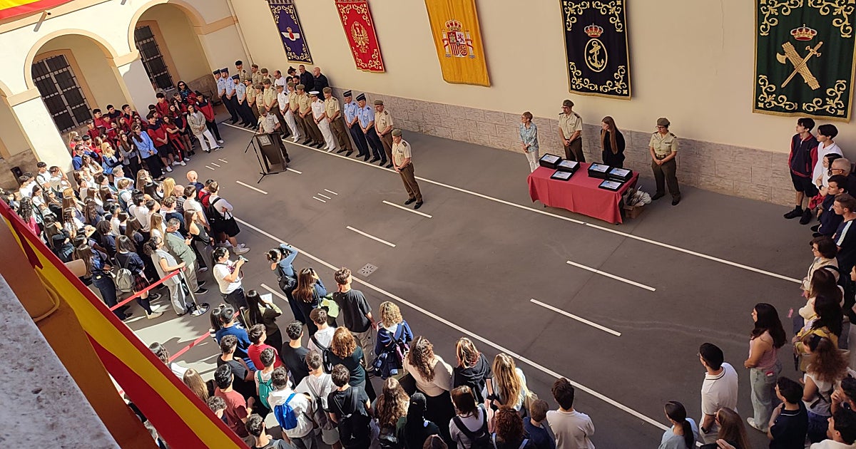 Un total de 36 centros educativos de Valencia escriben sus cartas 'a un militar español'