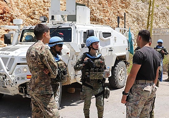 Relevo de los militares españoles en el Líbano en medio de un intercambio constante de proyectiles