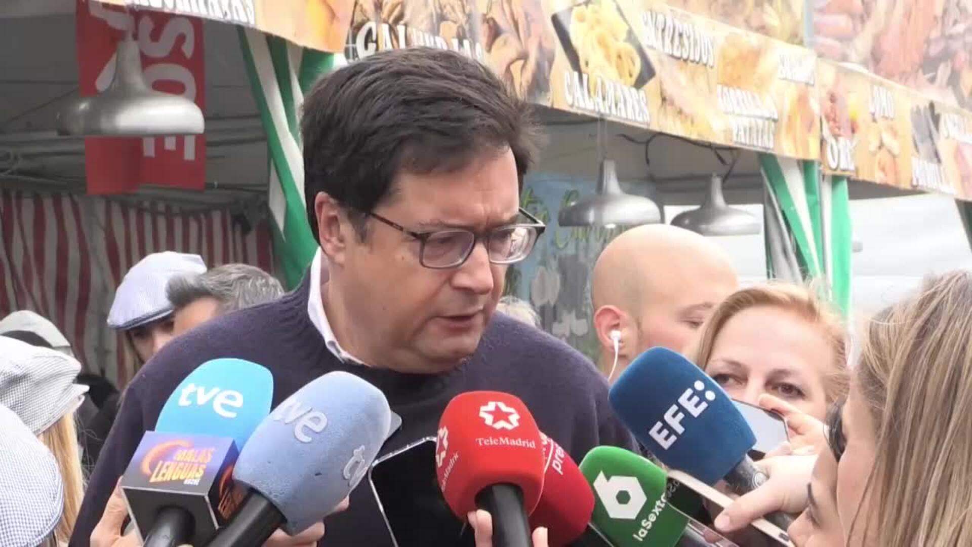 Óscar López acusa a Ayuso de montar "el circo de Sol" con su viaje a México