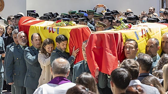 Entierro de los agentes fallecidos en Huelva este pasado mayo