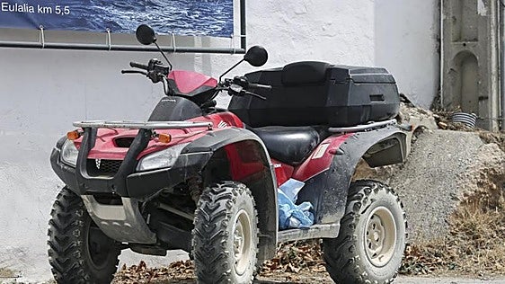 Muere un joven de 23 años al caer al mar con su quad en Ribadeo (Lugo)