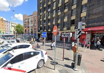 Noche de celos en un bar de Legazpi: un hombre apuñala a otro y huye en un taxi con una mujer