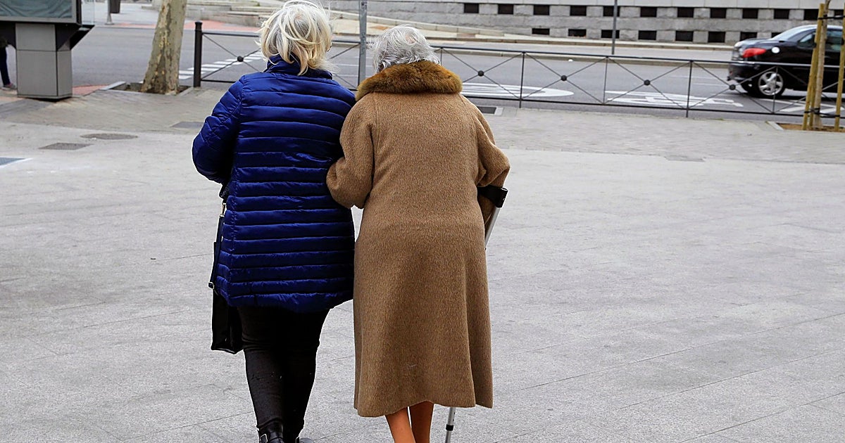 La vejez tiene rostro femenino en Castilla-La Mancha: 730 mujeres ya superan el siglo de vida