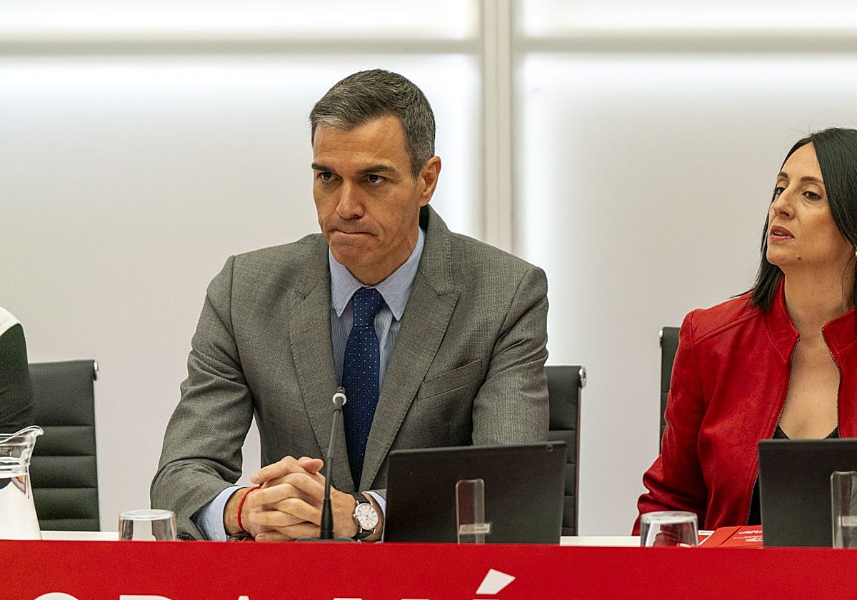 El PSOE y su «huida hacia delante» tras las debacles electorales