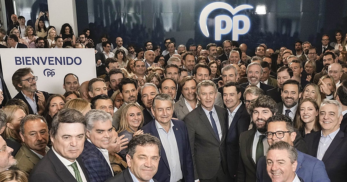 Los barones del PP cierran filas para que Moreno gobierne en solitario