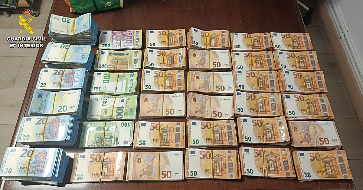 Intervenidos 195.000 euros ocultos entre los asientos del turismo en el que viajaba en Albacete