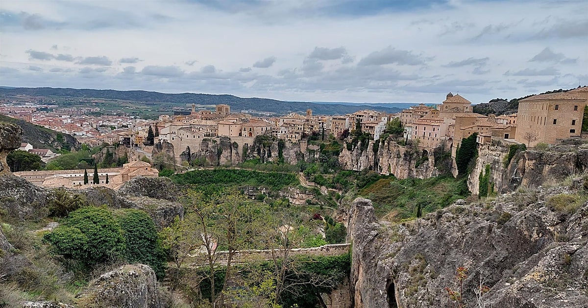 Fallece un ciclista tras caer por un terraplén de unos 10 metros cerca del Parador de Cuenca