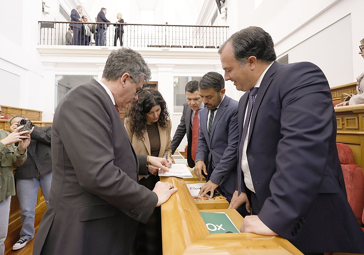 Vox carga contra Page tras la imputación de Zapatero y habla de «corrupción  institucionalizada» en el PSOE