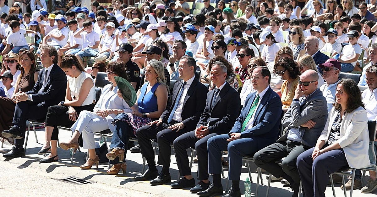 El alcalde anuncia la climatización de dos colegios en Toledo y Tolón le reta a que lo haga en todos
