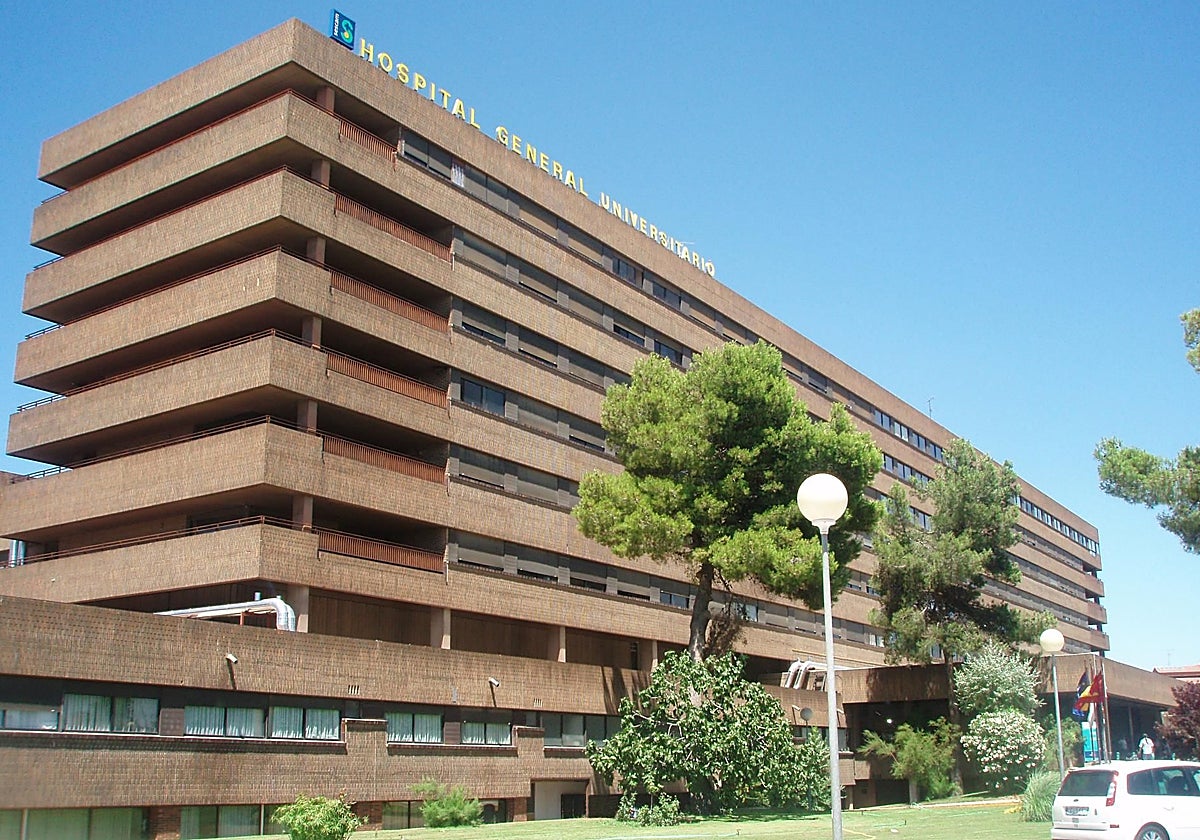 Trasladan al hospital a un trabajador de 50 años tras sufrir el ...