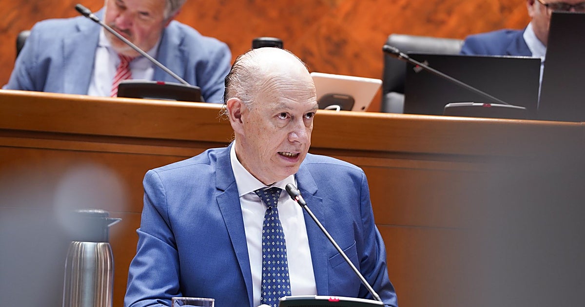 La calidad asistencial, la reducción de las listas de espera y la contratación de más sanitarios, ejes para el nuevo consejero