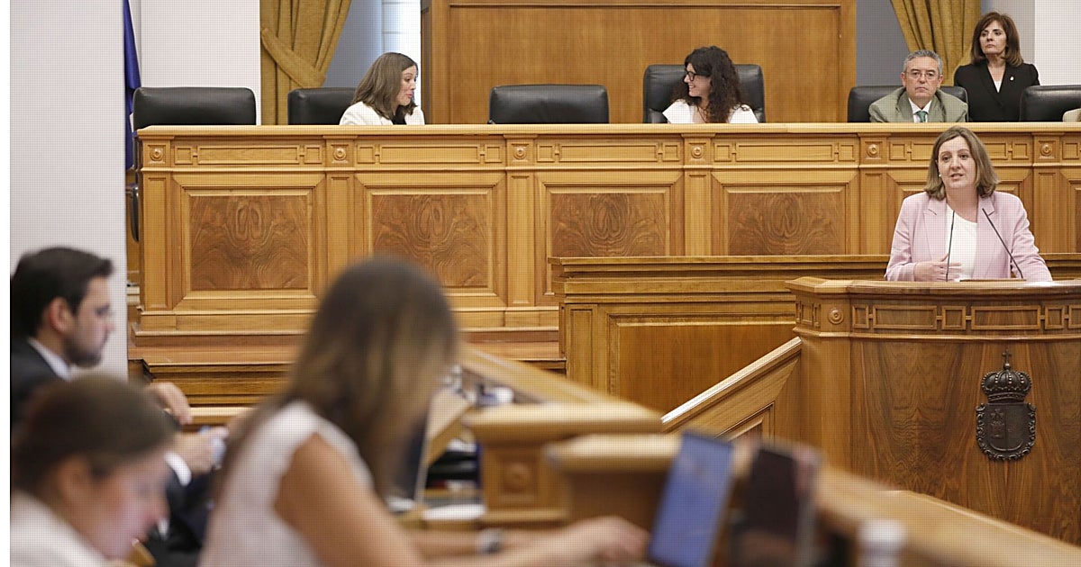 El PSOE presume de «cifras récord» mientras PP y Vox denuncian la asfixia al tejido productivo