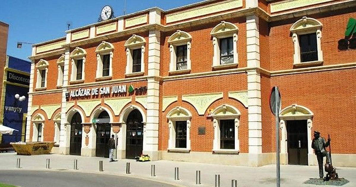 El presidente de la Junta exige al Ministerio que cumpla y el AVE Madrid- Jaén pase por Alcázar
