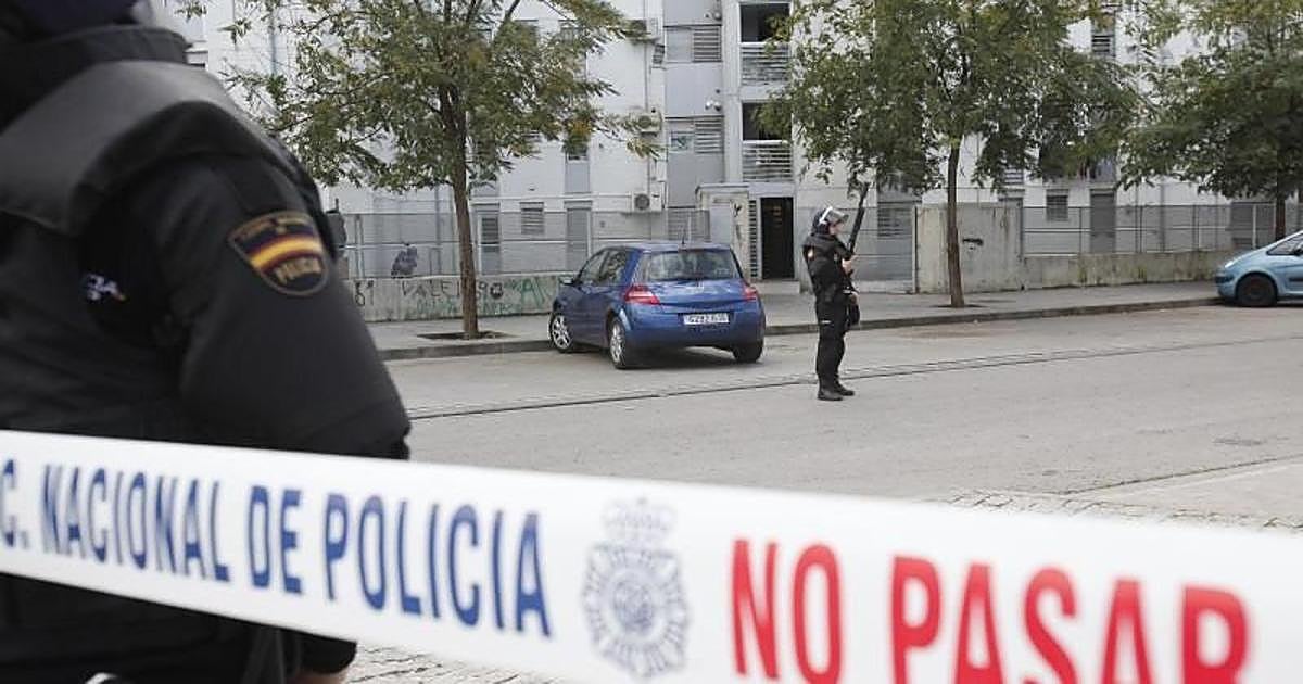 Detenido tras una pelea con una barra de hierro, colarse en un piso y amenazar a varios vecinos en Córdoba