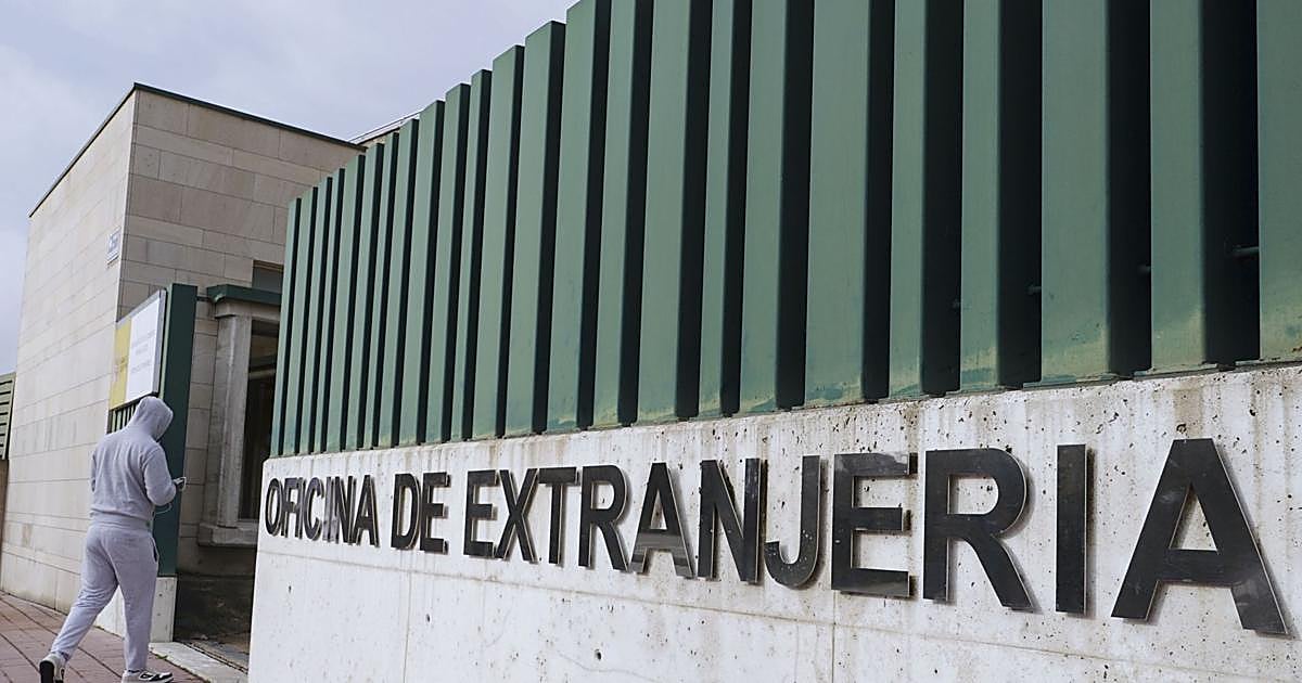 El Supremo decide si suspende el decreto de regularización de inmigrantes