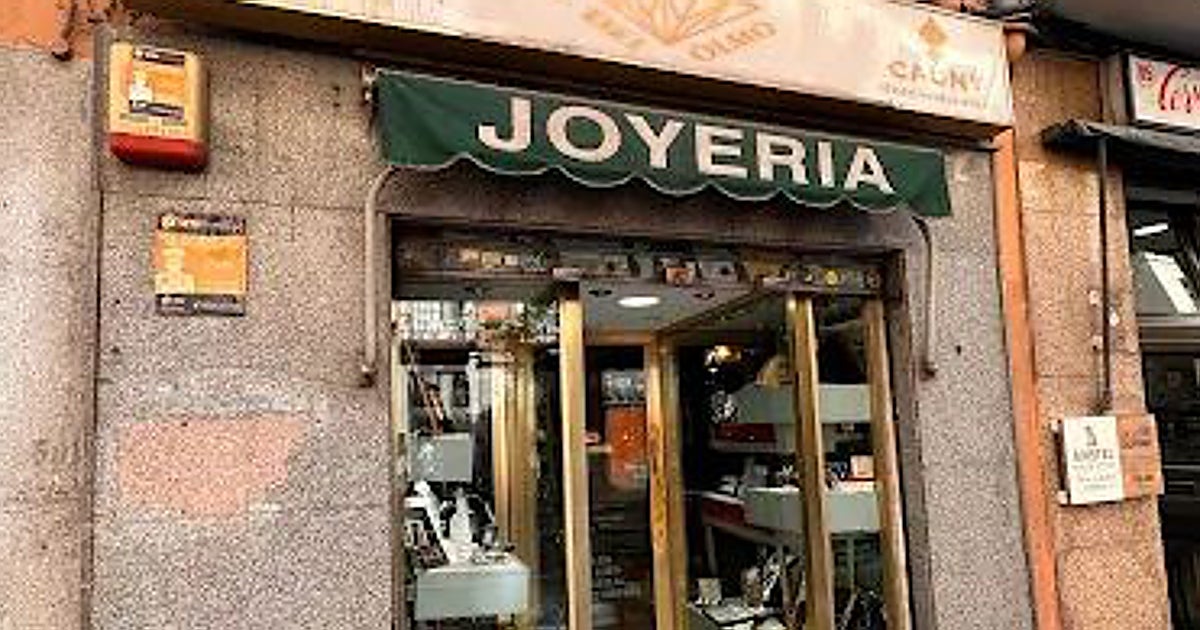 Nuevo atraco en una joyería: los ladrones huyen con el botín y hieren a la empleada en La Latina