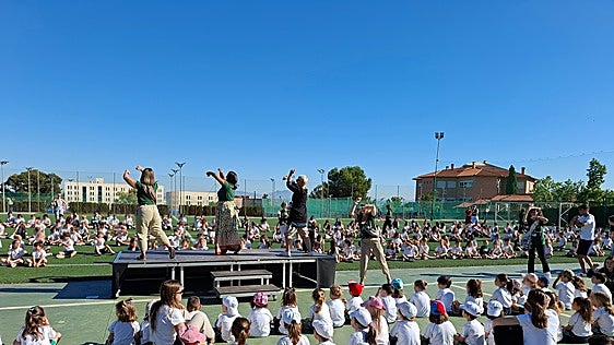 Alumnos de Murcia celebran el Día de la Diversidad Cultural con una conexión en directo con la NASA y actividades internacionales