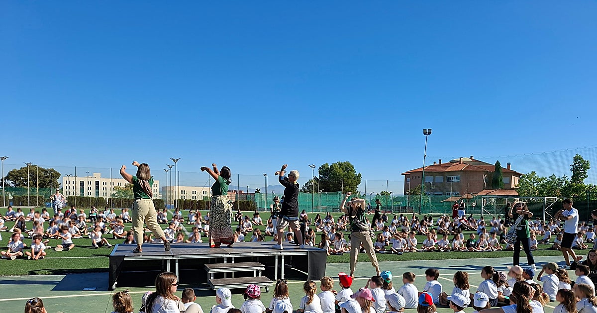 Alumnos de Murcia celebran el Día de la Diversidad Cultural con una conexión en directo con la NASA y actividades internacionales