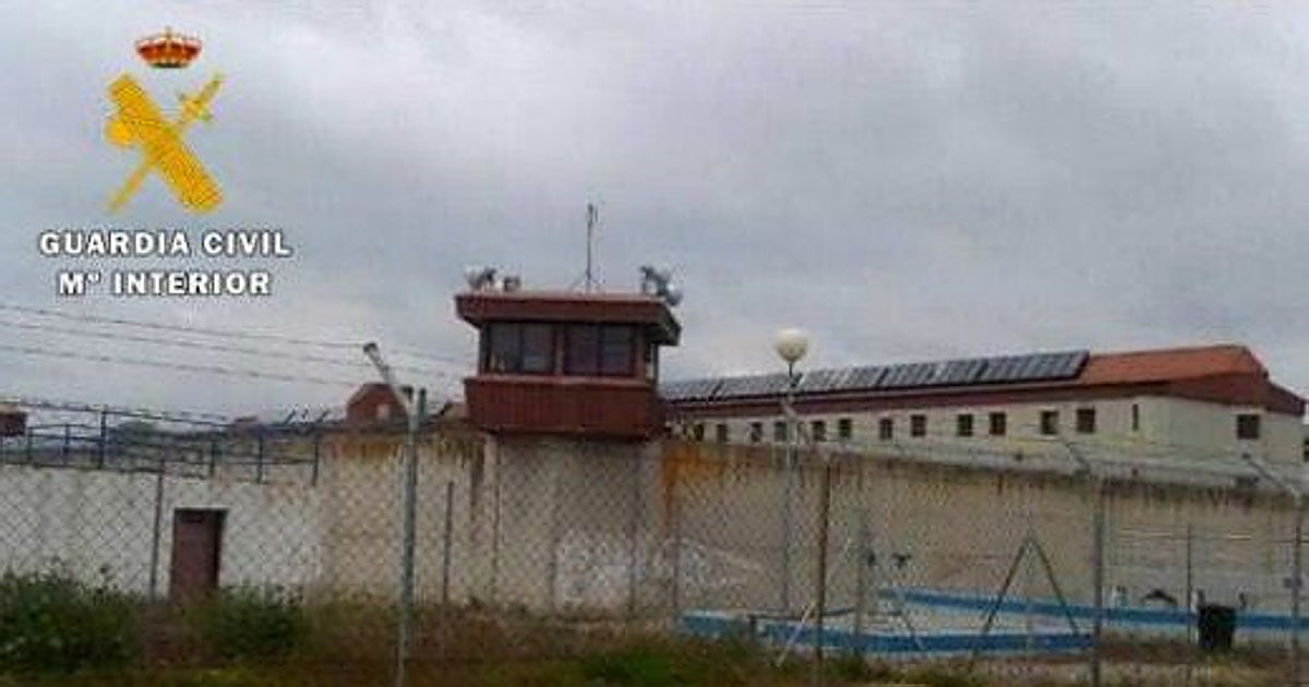 La Fiscalía pide nueve meses de cárcel para un preso fugado en una bolsa y sus dos cooperadores