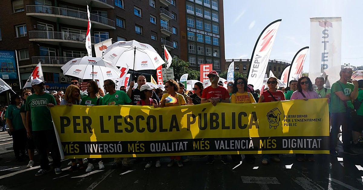 Los profesores protestan en Valencia a la espera de que sindicatos y Educación vuelvan a negociar
