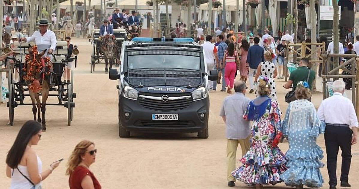 Cinco detenidos y diez reyertas en la primera noche de la Feria de Córdoba 2026