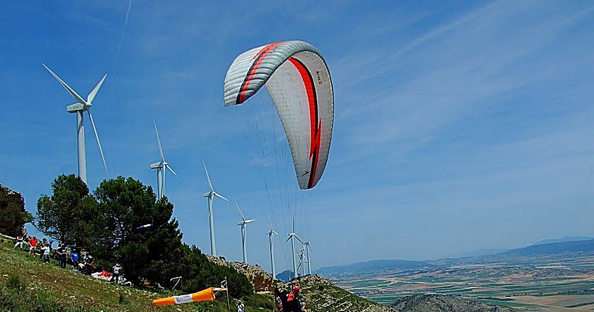 Tragedia deportiva: muere un hombre de 59 años en un accidente de parapente en Caudete (Albacete)
