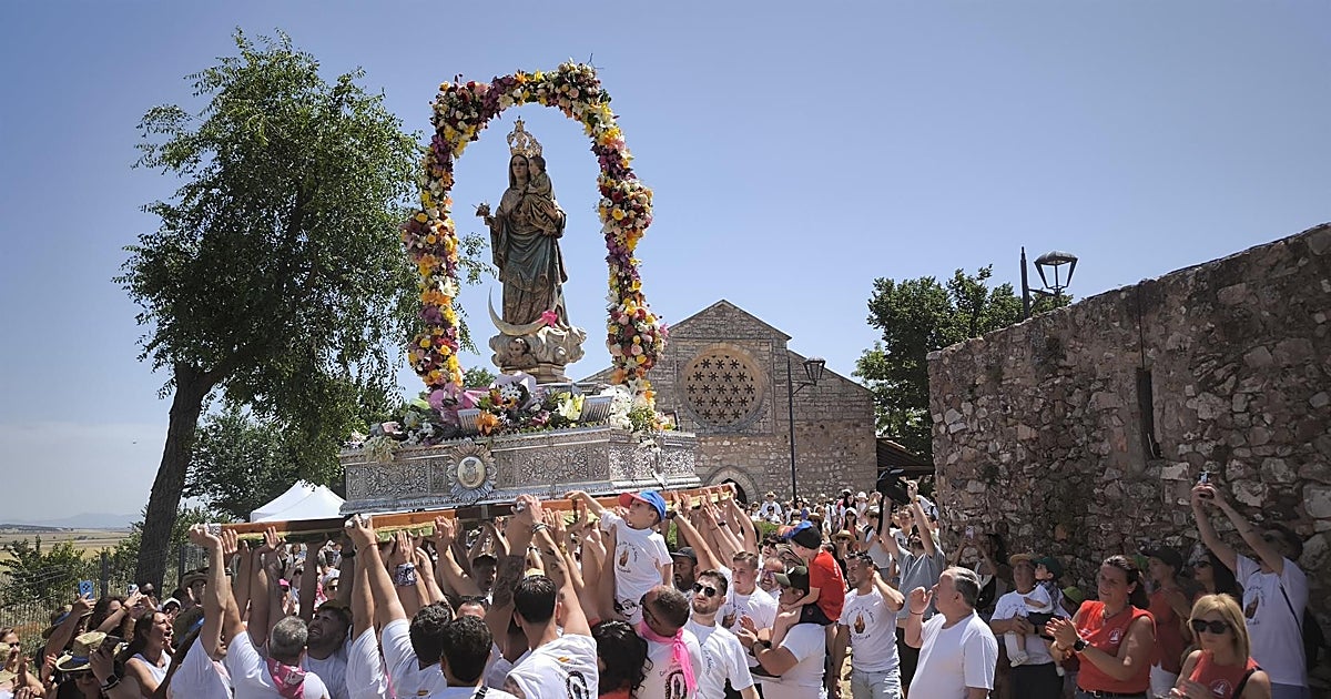 Más de 7.500 personas celebran la romería de la Virgen de Alarcos en Ciudad Real