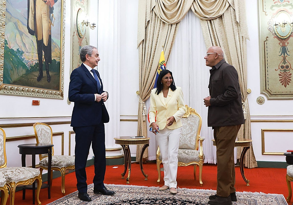 José Luis Rodríguez Zapatero, junto a la presidenta encargada de Venezuela, Delcy Rodríguez.