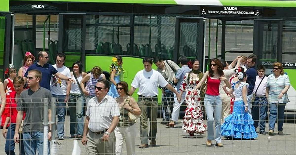 Aucorsa mantiene este domingo los autobuses especiales de Feria hasta las 2.00: todos los horarios, precios y líneas