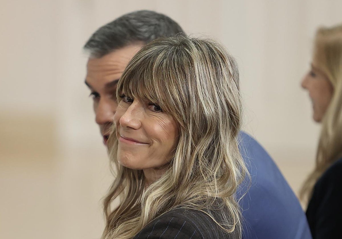 Begoña Gómez y Pedro Sánchez, en un acto en La Moncloa el pasado febrero