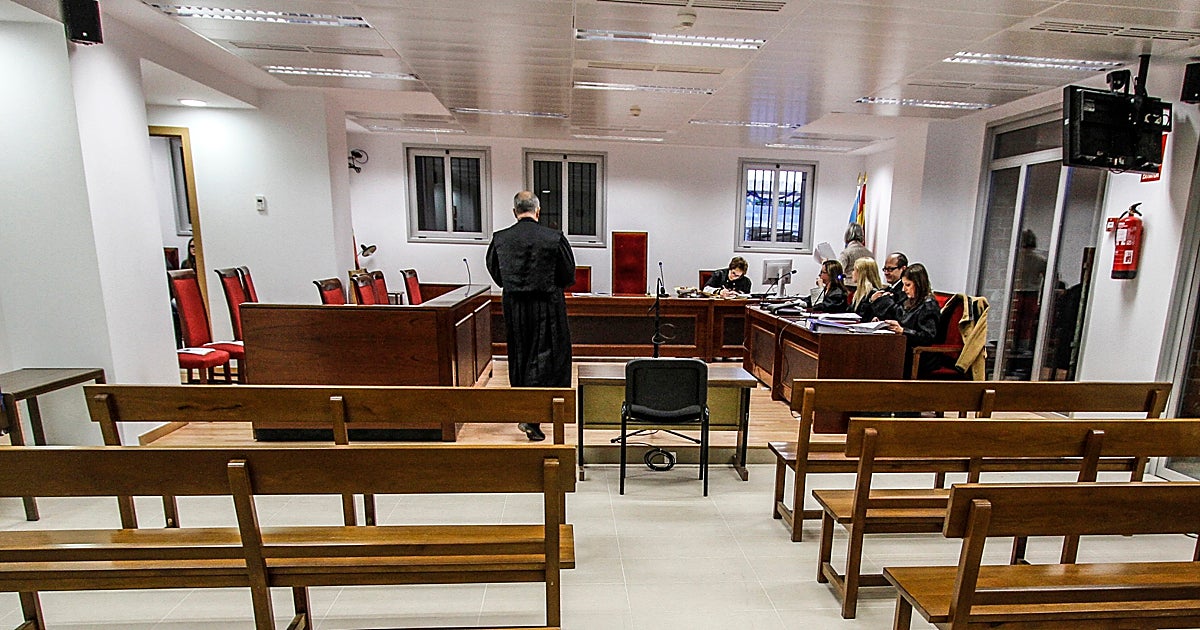 Un asesor inmobiliario se enfrenta a cinco años de cárcel acusado de vender la casa de unos fallecidos
