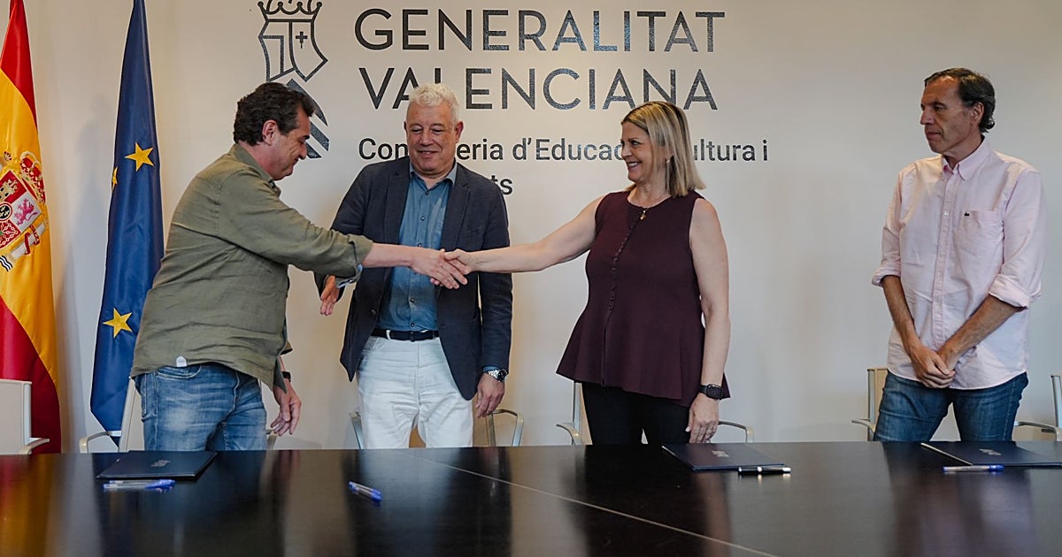 El Gobierno de Llorca cierra una subida de 200 euros para los profesores que divide a los sindicatos